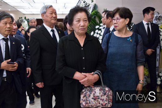 [머니S포토] 이한열 열사 모친 배은심 여사의 조문