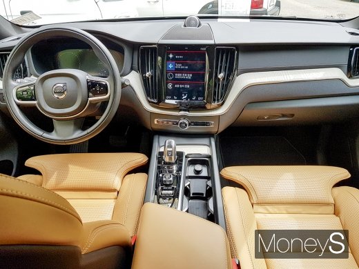 볼보 XC60 PHEV 대시보드. /사진=이지완 기자