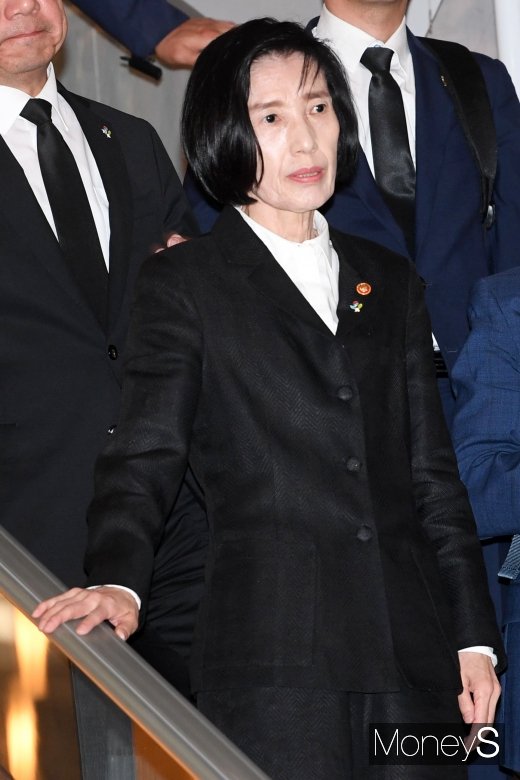 [머니S포토] 피우진 보훈처장, 고 이희호 빈소 조문