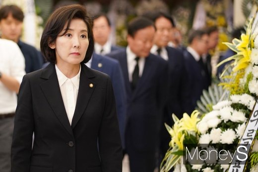 [머니S포토] 고 이희호 빈소 찾은 나경원