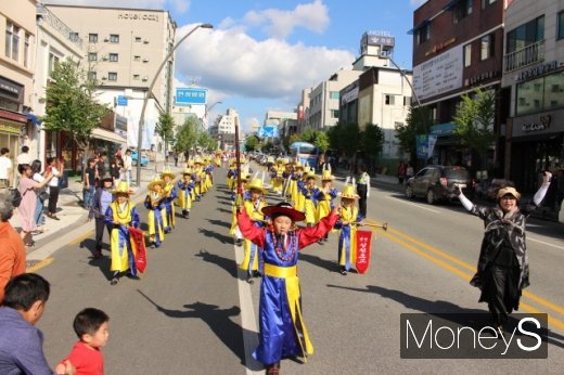 춘천 막국수닭갈비축제, 신명나는 '한판' 퍼레이드