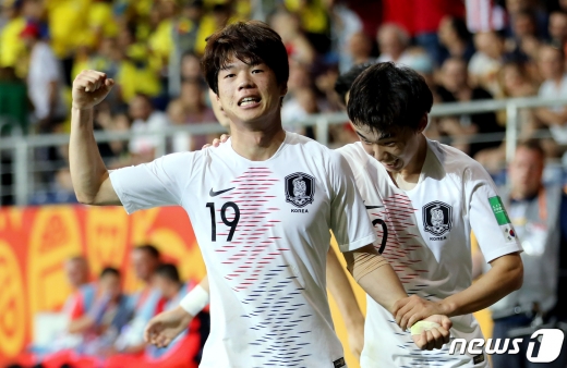 11일 오후(현지시간) 폴란드 아레나 루블린에서 열린 '2019 국제축구연맹(FIFA) U-20 월드컵' 4강전 대한민국과 에콰도르의 경기에서 첫 골이자 승리골을 넣은 최준 선수가 기뻐하고 있다. 이날 대한민국 대표팀은 1:0으로 에콰도르를 꺾고 사상 첫 결승 진출을 확정했다. 대표팀은 이탈리아를 꺾고 결승에 선착한 우크라이나와 오는 16일 우치에서 결승전을 펼친다. 2019.6.12/(루블린(폴란드)=뉴스1) 박정호 기자 