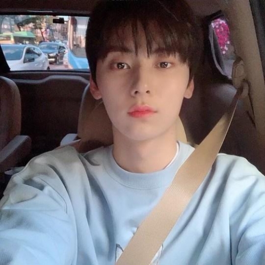 황민현, 무결점 '황제 비주얼'… 