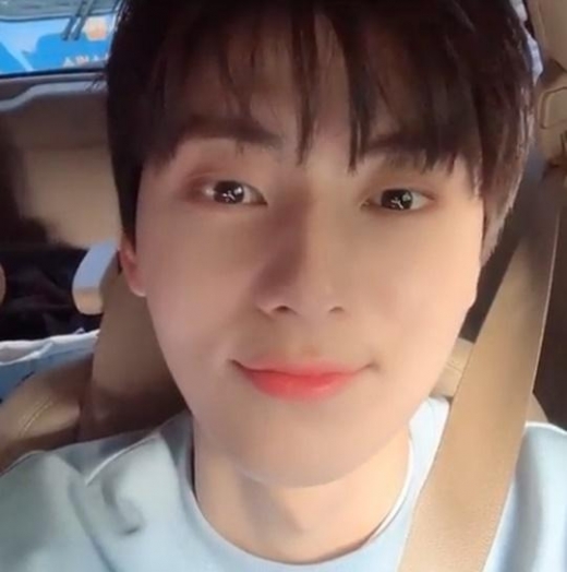 황민현, 무결점 '황제 비주얼'… 