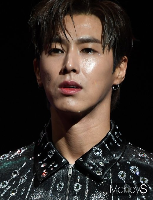 [머니S포토] 유노윤호 '열정 충만 눈빛'