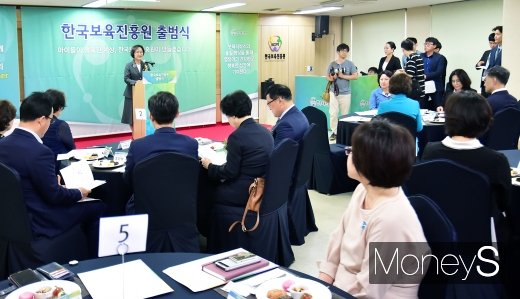 [머니S포토] 인사말하는 유희정 한국보육진흥원장