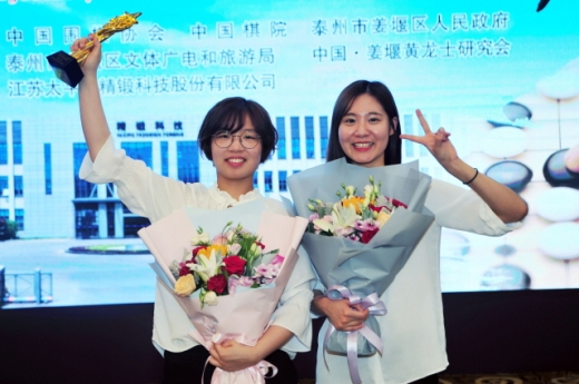 한국팀 우승을 견인한 최정 9단(왼쪽)과 오유진 6단. /사진=한국기원