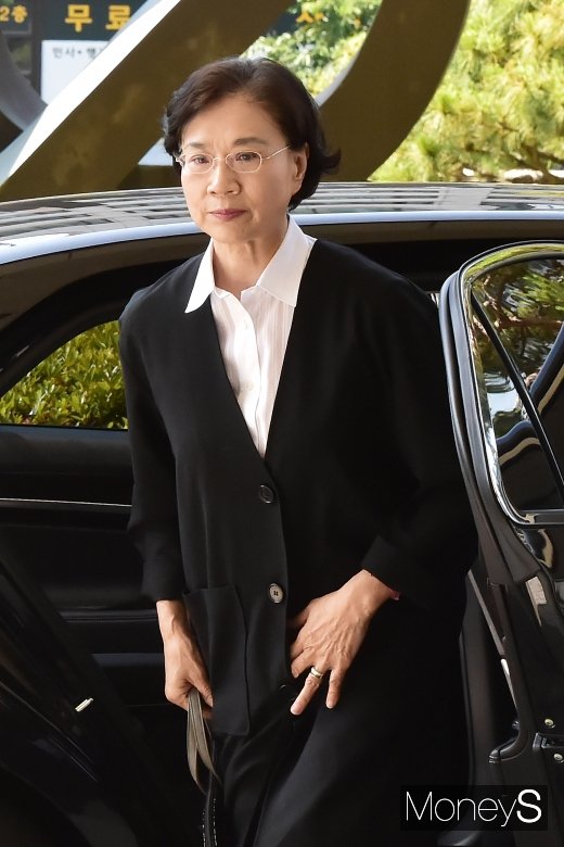 [머니S포토] 1심 선고 출석한 이명희 전 이사장