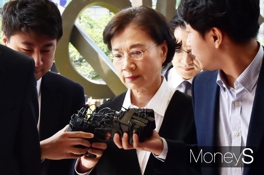 [머니S포토] 1심 선고 앞둔 이명희, 어두운 표정으로 침묵
