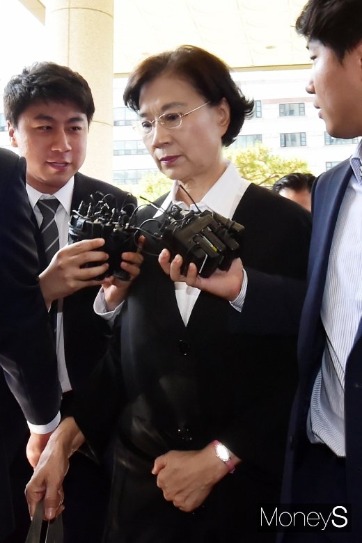 [머니S포토] 해외구입 물품 밀수 이명희, 1심 선고공판 결과는?