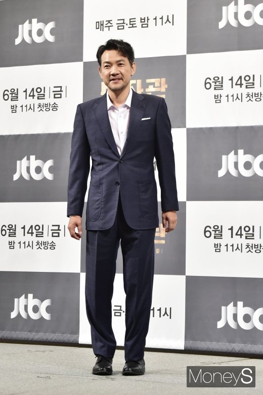 [머니S포토] 중년미 정진영, '부드러운 카리스마' 발산