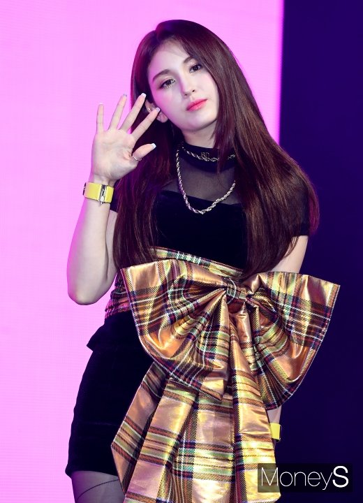 [머니S포토] 전소미 '아이오아이 이후 3년만에 솔로 데뷔'
