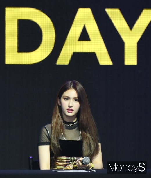 [머니S포토] 전소미 '3년만에 솔로로 데뷔하는 19세 소녀'