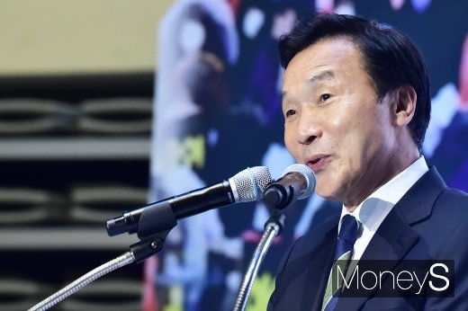 [머니S포토] 2019 사회복지정책대회 축사하는 손학규 대표