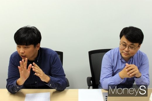 오태랑 게임빌 게임사업1실 비즈4팀 과장(왼쪽)과 이준형 유티플러스 PD가 질문을 경청하고 있다. /사진=채성오 기자
