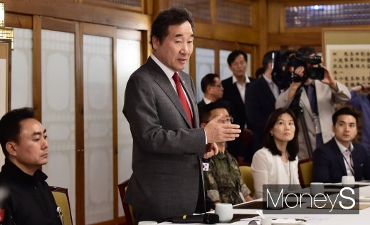 [머니S포토] 이낙연 총리, 국방부 유해발굴감식단과의 오찬