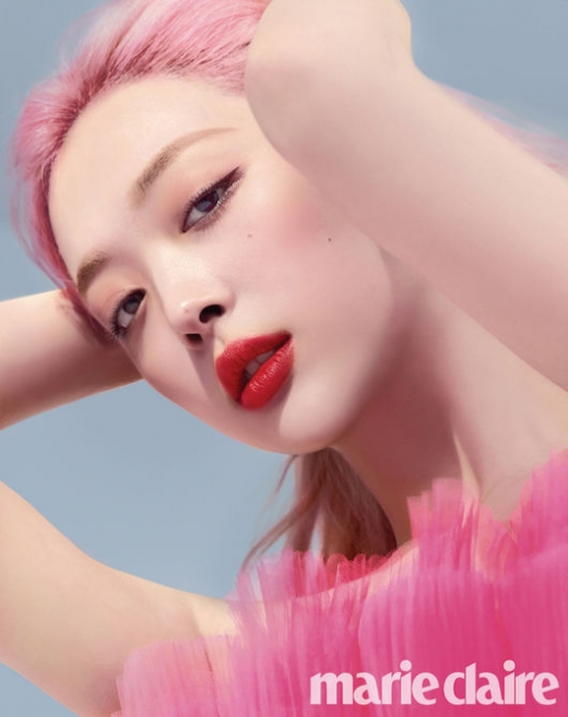 설리. /사진=마리끌레르 화보 캡처    