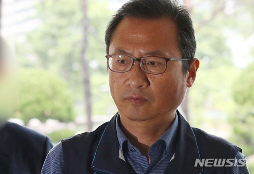 김명환 민주노총 위원장이 지난 7일 오전 서울 영등포경찰서에 출석하고 있다. /사진=뉴시스