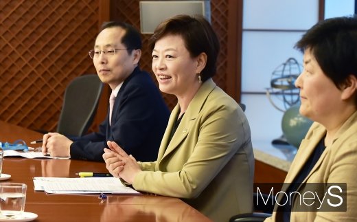[머니S포토] 모두발언하는 진선미 여가부 장관