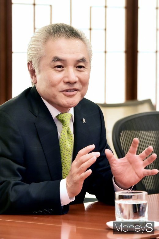 [머니S포토] 박종복 행장 