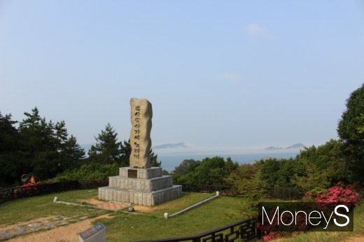 '흑산도 아가씨' 노래비. /사진=박정웅 기자