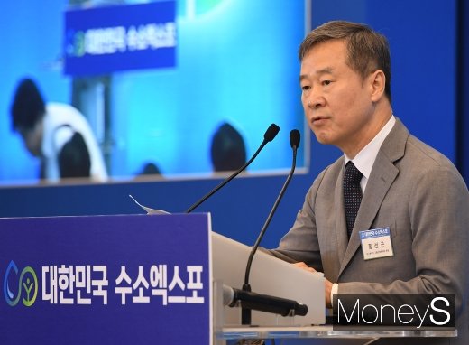[머니S포토] 홍선근 회장, '2019 대한민국 수소엑스포' 환영사