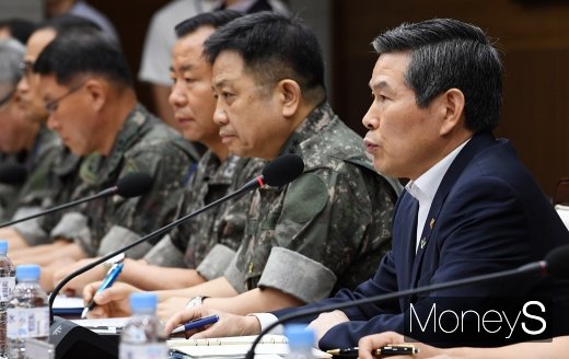 [머니S포토] 전군주요지휘관회의, 모두발언하는 정경두 장관