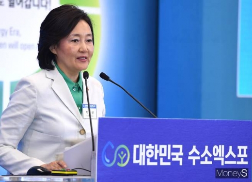 박영선 중소벤처기업부 장관이 19일 오전 서울 중구 동대문디자인플라자(DDP)에서 열린 '2019 대한민국 수소엑스포'에서 축사를 하고 있다. /사진=장동규 기자