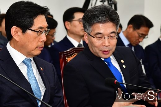 [머니S포토] 사개특위서 만난 법무장관과 경찰청장