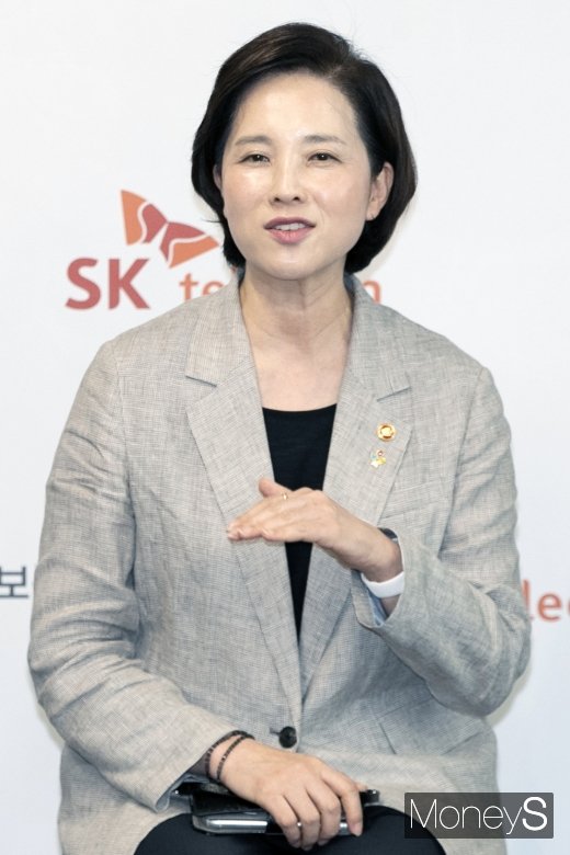 [머니S포토] 유은혜 장관, 