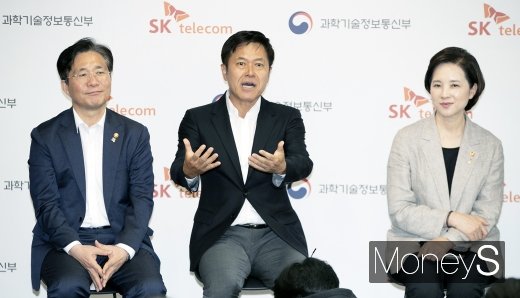 [머니S포토] 인사말 전하는 박정호 SKT 사장