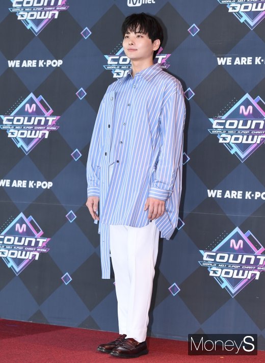 [머니S포토] 윤태경, 길어도 너무 긴 셔츠