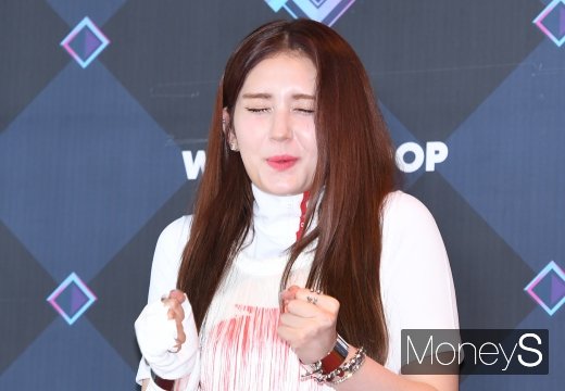 [머니S포토] 전소미 '플래시 세례, 으 눈부셔~'