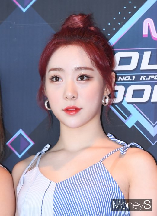 [머니S포토] 우주소녀 연정 '어머 더 예뻐졌네'