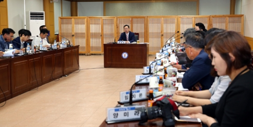 20일 해남군청에서 민선 7기 출범 1주년 기자회견이 열리고 있다./사진제공=해남군
