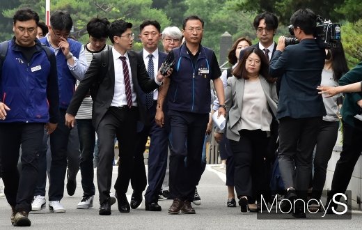 [머니S포토] 김명환 민노총 위원장, 영장실질심사 출석