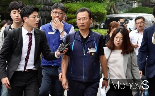 [머니S포토] 김몀환 민노총 위원장 영장실질심사 출석