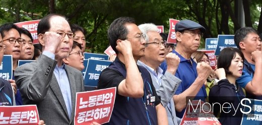 [머니S포토] 결사 각오 다지는 김명환 민노총 위원장