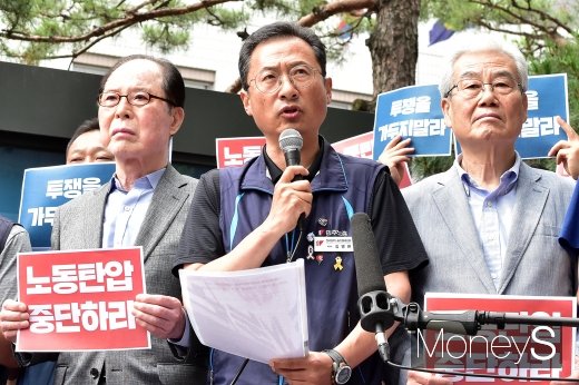 [머니S포토] 김명환 위원장, 