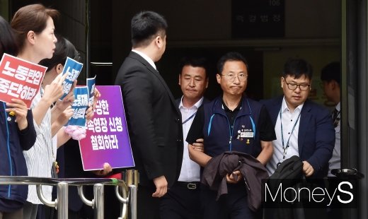 [머니S포토] 구속 영장심사 마친 김명환 위원장