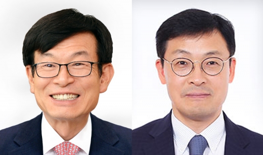 문재인 대통령이 21일 김상조 공정거래위원회 위원장(왼쪽)을 대통령비서실 정책실장으로 이호승 기획재정부 제1차관을 대통령비서실 경제수석으로 임명했다. /사진=청와대 제공