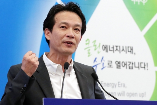 문상진 두산퓨얼셀 상무가 수소연료전지에 대해 설명하고 있다. /사진=머니투데이