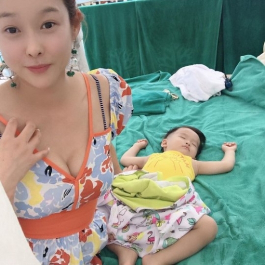 현영 아들. /사진=현영 인스타그램 캡처   
