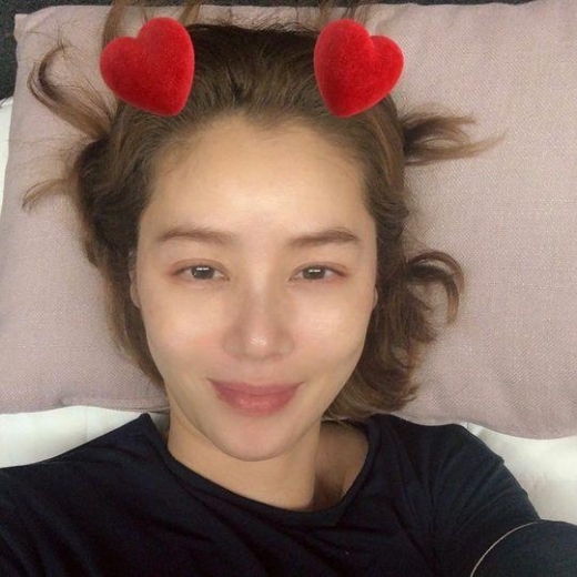김성령, 민낯 셀카… 