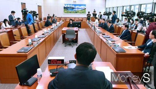 [머니S포토] 한국당 불참, 국회 외통위 전체 회의
