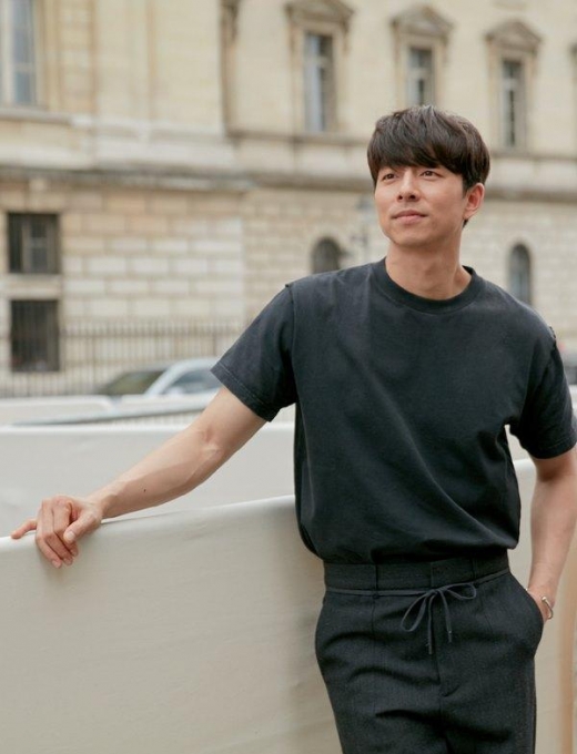 [★패션] 공유, 블랙 수트룩 '여심 저격'