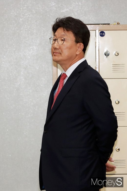 [머니S포토] 1심 선고 권성동 의원, 무슨 생각중?