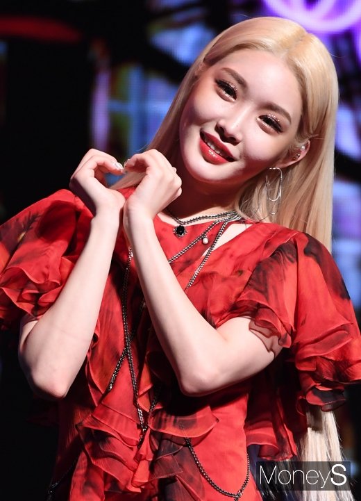 [머니S포토] 청하 '러블리한 하트'