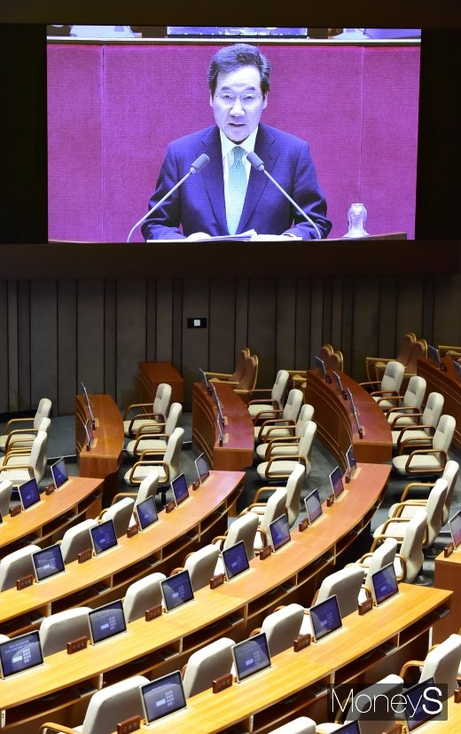 [머니S포토] 추경연설 무색한 한국당 빈자리
