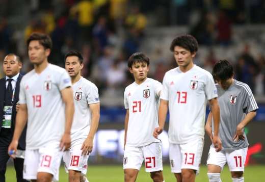 25일(한국시간) 브라질 벨루오리존치 미네이랑 스타디움에서 열린 코파아메리카 조별예선 C조 3차전에서 에콰도르에 1-1 무승부 이후 조별예선에서 탈락하면서 고개를 떨군 일본 축구 대표팀. /사진=로이터